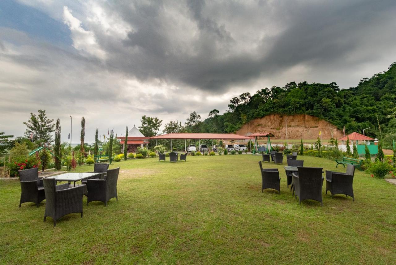 La Vue Resort Kāziranga Exterior foto